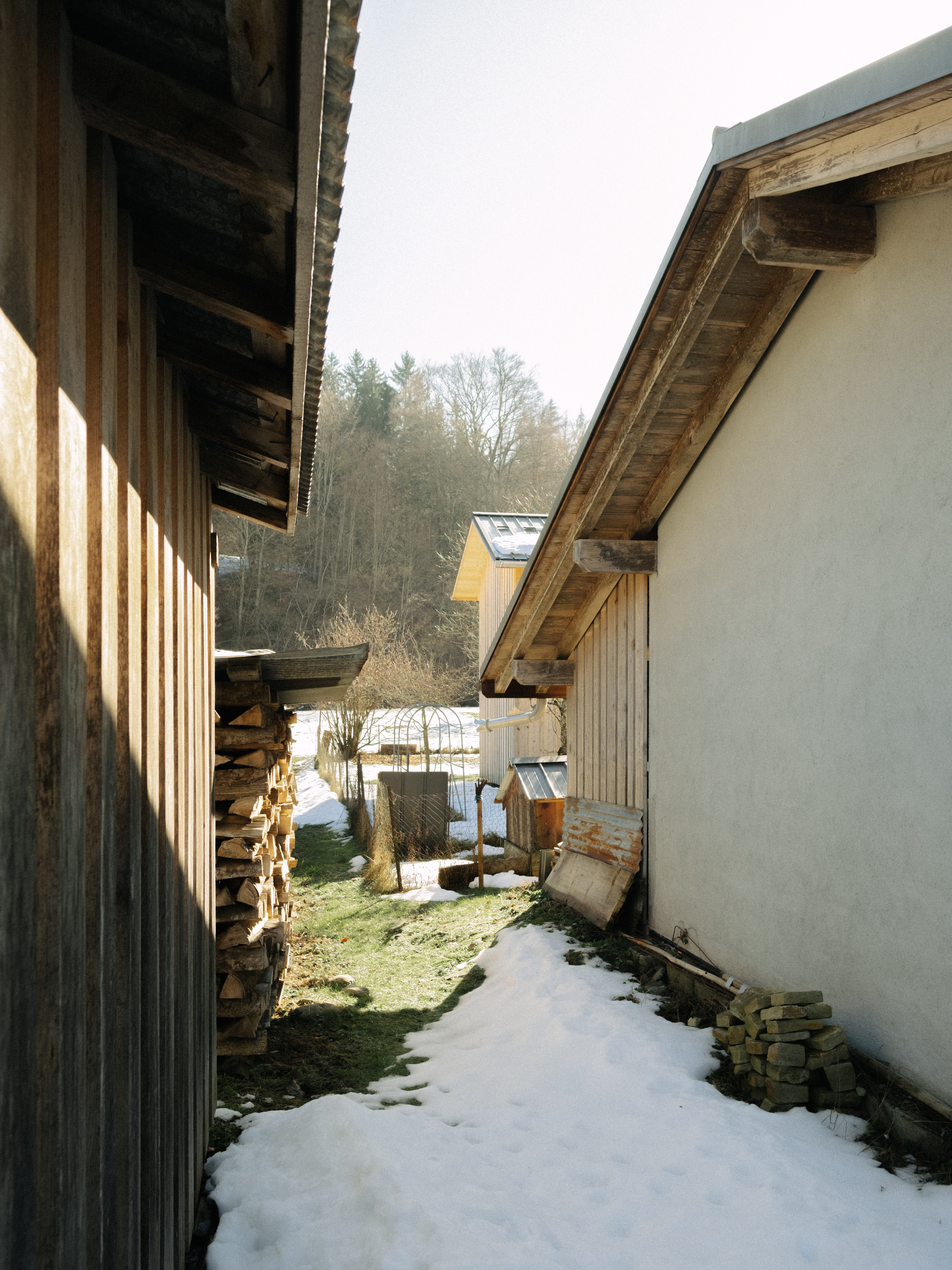 G1906, exterior alley